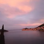 Sea Whisper Apartment